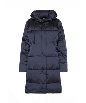 De mantel van SOCCX voor dames wordt de nieuwe favoriete compagnon, want hij overtuigt in vorm en kleur. Licht en glanzend zet hij met zijn hoge kraag elke casual look perfect in scène. De gewatteerde mantel is voorzien van een verborgen rits met knoopsluiting en heeft zijzakken. Een tonale labelpatch siert de mouw, en interne ribboorden maken het ontwerp compleet. Zeer aangenaam om te dragen, comfortabel en sportief tegelijk gesneden. Gemakkelijk te combineren met veel kledingstukken.