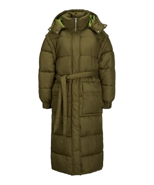 Bequeme Jacke für Damen der Marke JACK & JONES. Sehr angenehm zu tragen, bequem und sportlich zugleich geschnitten. Zwei Eingrifftaschen bieten sicheren Platz für Habseligkeiten. Weiche, atmungsaktive Baumwolle und eine präzise Verarbeitung zeichnen die Mode der Marke JACK & JONES aus. JACK & JONES ist ein stolzes Mitglied der Better Cotton Initiative. Indem Sie Baumwollprodukte von JACK & JONES kaufen, unterstützen Sie einen nachhaltigeren Baumwollanbau.