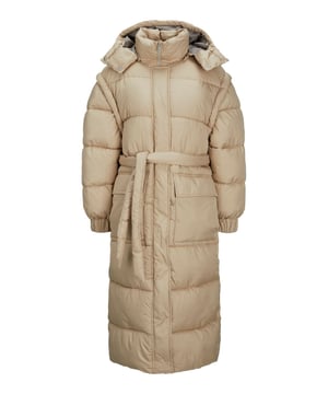 Comfortabele jas voor dames van het merk JACK & JONES. Zeer aangenaam om te dragen, comfortabel en sportief tegelijk gesneden. Twee steekzakken bieden een veilige plek voor persoonlijke spullen. Zachte, ademende katoen en een nauwkeurige afwerking kenmerken de mode van het merk JACK & JONES. JACK & JONES is een trots lid van de Better Cotton Initiative. Door katoenen producten van JACK & JONES te kopen, ondersteunt u een duurzamere katoenteelt.