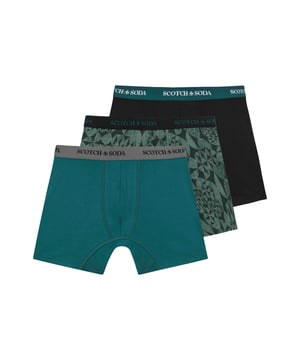 Drie in één klap – en elk voor zich een schot in de roos als het gaat om stijl en comfort. Deze boxershorts overtuigen met een klassieke snit die betrouwbaar zit en prettig aanvoelt. De elastische tailleband met ingeweven merkopdruk geeft een sportieve uitstraling. Gemaakt van hoogwaardige materialen, voel je de kwaliteit bij elke draagbeurt. In een praktische drievoudige verpakking ontvang je twee effen modellen en een exemplaar met een coole print – perfect voor afwisseling in je la voor ondergoed. De pasvorm blijft ook na veelvuldig wassen in topvorm. Of het nu in het dagelijks leven, tijdens het sporten of gewoon voor een comfortabel gevoel is – je kunt op deze shorts vertrouwen. Ze zitten goed zonder te knellen en zien er ook nog eens geweldig uit. Understatement voor eronder, maar met stijl. Comfort ontmoet karakter – dag in, dag uit.