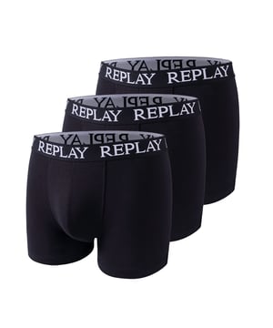 Ondergoed Trunks in 3-pack met elastische logo-band. Zeer mooie en sportieve boxershorts / trunks van het merk REPLAY. Door de elastische band en de hoogwaardige katoenmix is deze onderbroek zeer comfortabel om te dragen en een must-have voor jouw dagelijkse welzijn. De kleuraccentuerende band met logo-debossing maakt het geheel perfect af. Strak aansluitend maar toch niet beperkend!