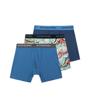Drie in één klap – en elk afzonderlijk een schot in de roos als het gaat om stijl en comfort. Deze boxershorts overtuigen door een klassieke snit die betrouwbaar zit en aangenaam aanvoelt. De elastische tailleband met ingeweven merknaam maakt een sportieve statement. Gemaakt van hoogwaardig materiaal, voel je de kwaliteit bij elke draagbeurt. In een praktische set van drie ontvang je twee effen modellen en een exemplaar met coole print – perfect voor afwisseling in de ladendeur. De pasvorm blijft ook na veelvuldig wassen stabiel. Of het nu in het dagelijks leven is, tijdens het sporten of gewoon om je goed te voelen – op deze shorts kun je vertrouwen. Ze zitten zonder te knellen en zien er bovendien ook nog goed uit. Onderschatting voor eronder, maar met stijl. Comfort ontmoet karakter – dag na dag.