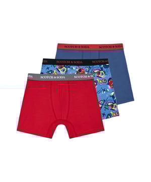 Drei auf einen Streich – und jeder für sich ein Volltreffer in Sachen Stil und Komfort. Diese Boxershorts überzeugen mit einem klassischen Schnitt, der zuverlässig sitzt und sich angenehm trägt. Der elastische Bund mit eingewebtem Label-Schriftzug setzt ein sportliches Statement. Gefertigt aus hochwertigem Material, spürst du die Qualität mit jedem Tragen. Im praktischen Dreierpack erhältst du zwei unifarbene Modelle und ein Exemplar mit coolem Print – perfekt für Abwechslung in der Wäscheschublade. Die Passform bleibt auch nach vielen Wäschen formstabil. Ob im Alltag, beim Sport oder einfach zum Wohlfühlen – auf diese Shorts ist Verlass. Sie sitzen, ohne einzuengen, und sehen dabei auch noch gut aus. Understatement für darunter, aber mit Stil. Komfort trifft Charakter – Tag für Tag.