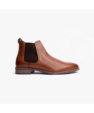 Deze heren Chelsea boots hebben een leren bovenwerk, textielen voering, elastische zijpanelen en een lage hak, waardoor ze comfort bieden en gemakkelijk aan te trekken zijn voor zowel casual als formele gelegenheden.