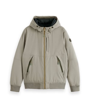 Comfortabele jas voor heren van het merk SCOTCH & SODA. Zeer aangenaam om te dragen, comfortabel en sportief gesneden. Twee insteekzakken met rits bieden veilige ruimte voor persoonlijke bezittingen.