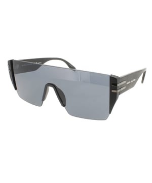 Verfijn je stijl met deze verfijnde MARC JACOBS zonnebril met een strak zwart vierkant montuur. Deze premium zonnebril, ontworpen voor de modebewuste persoon, combineert luxueus vakmanschap met eigentijdse esthetiek. Het opvallende geometrische silhouet flatteert de meeste gezichtsvormen en biedt uitzonderlijke uv-bescherming. Maak een statement waar je ook bent met dit onmisbare accessoire van een van de meest gevierde modeontwerpers. Gemaakt in Italië, 100% kunststof.