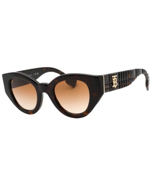 Discover the Burberry Meadow Dark Havana Brown Gradient Sunglasses, a perfect blend of timeless elegance and modern style. These sunglasses feature a sophisticated dark Havana frame paired with brown gradient lenses that offer excellent sun protection while enhancing your visual comfort. Crafted with meticulous attention to detail, they provide a flattering fit and durable wear for everyday use. Elevate your look with these iconic Burberry shades that effortlessly combine luxury and practicality, making them an essential accessory for any fashion-conscious individual. Experience superior quality and classic design with every wear. Size 47X25X140, Material 100% Acetate
Comes with branded case and cleaning cloth