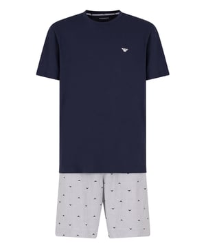 De tweedelige pyjama van Emporio Armani bestaat uit een T-shirt met ronde hals en bermuda shorts met een elastische logo tailleband. Het T-shirt met korte mouwen is versierd met een stijlvolle adelaarsborduring op de borst. De bermuda shorts hebben een elastische tailleband in jacquardpatroon, wat de look een moderne uitstraling geeft. Deze pyjama combineert stijlvol design met optimaal draagcomfort voor ontspannende nachten. Dankzij de simpele, maar elegante uitstraling is het de perfecte metgezel voor uw momenten van ontspanning.
