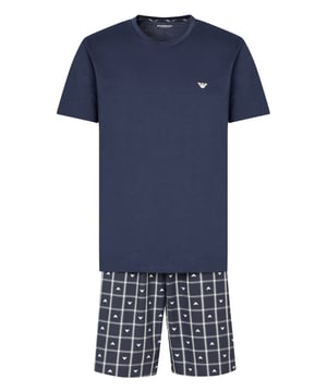 De tweedelige pyjama van Emporio Armani bestaat uit een T-shirt met ronde hals en bermudashorts met een elastische tailleband met logo. Het T-shirt met korte mouwen is versierd met een chique adlerborduursel op de borst. De bermudashorts hebben een elastische tailleband in jacquardpatroon, wat de look een moderne uitstraling geeft. Deze pyjama combineert stijlvol design met ultiem draagcomfort voor ontspannen nachten. Dankzij de eenvoudige, maar elegante uitstraling is het de perfecte metgezel voor uw ontspanningsmomenten.
