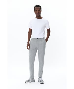 Gerade Passform,Normale Passform,Slim  Schonwäsche 30°, Nicht bleichen, Nicht im Trockner trocknen, Tropnass aufhängen, Kalt bügeln max. 110° C, Trockenreinigung  65% Polyester,33% Viskose,2% Elasthan