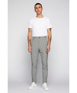 Regular fit,Regular taille,Slim  Fijne was 30°, niet bleken, niet in de droger drogen, Druipnat ophangen, koud strijken max. 110° C, Droogreiniging  65% Polyester,33% Viscose,2% Elastaan