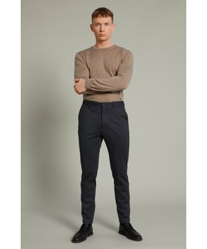 Regular fit,Regular taille,Slim  Wassen op 30°, niet bleken, niet in de droger drogen, Druipnat ophangen, koud strijken max. 110° C, Droogreiniging  53% Polyester,43% Viscose,4% Elastaan
