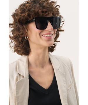 99% Polycarbonate (recycelt),1% Kupfer