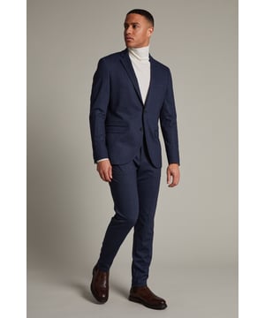 Regular fit  Chemisch laten reinigen, niet bleken, niet in de droger drogen, Druipnat ophangen, koud strijken max. 110° C, Droogreiniging  53% Polyester,43% Viscose,4% Elastaan