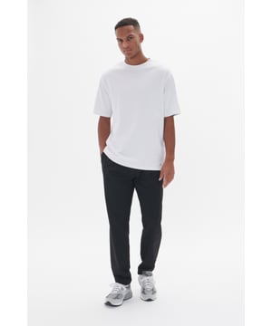 Relaxed fit,Korte mouwen  Wassen op 30°, niet bleken, niet in de droger drogen, Liggend laten drogen., warm strijken max. 150° C, Droogreiniging  100% Katoen