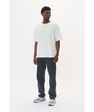 Relaxed fit,Korte mouwen  Wassen op 30°, niet bleken, niet in de droger drogen, Liggend laten drogen., warm strijken max. 150° C, Droogreiniging  100% Katoen