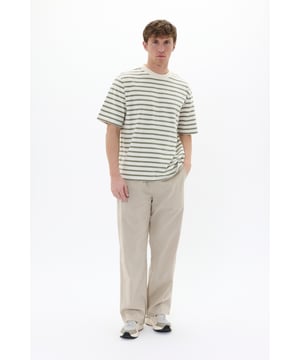 Relaxed fit,Korte mouwen  Wassen op 30°, niet bleken, niet in de droger drogen, Druipnat ophangen, koud strijken max. 110° C, Droogreiniging  100% Katoen
