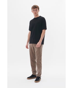 Relaxed fit,Korte mouwen  Wassen op 30°, niet bleken, niet in de droger drogen, Liggend laten drogen., warm strijken max. 150° C, Droogreiniging  100% Katoen