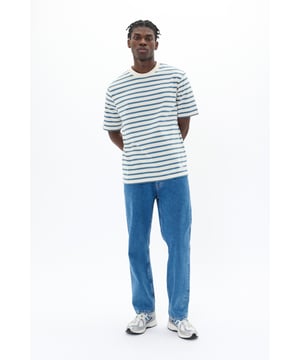 Relaxed fit,Korte mouwen  Wassen op 30°, niet bleken, niet in de droger drogen, Druipnat ophangen, koud strijken max. 110° C, Droogreiniging  100% Katoen