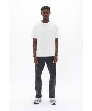 Relaxed fit,Korte mouwen  Wassen op 30°, niet bleken, niet in de droger drogen, Druipnat ophangen, koud strijken max. 110° C, Droogreiniging  100% Katoen