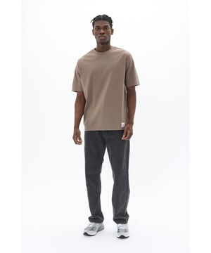 Relaxed fit,Korte mouwen  Wassen op 40°, niet bleken, niet in de droger drogen, Druipnat ophangen, koud strijken max. 110° C, Droogreiniging  100% Katoen (Organisch)