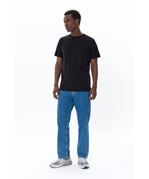 Regular fit,Korte mouwen  Wassen op 30°, niet bleken, niet in de droger drogen, Druipnat ophangen in de schaduw, warm strijken max. 150° C, Droogreiniging  100% Katoen