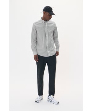 Regular fit,Lange mouwen  Fijne was 30°, niet bleken, niet in de droger drogen, Druipnat ophangen, koud strijken max. 110° C, Chemisch laten reinigen.  100% Katoen