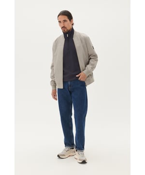 Regular fit  Fijne was 30°, niet bleken, niet in de droger drogen, Druipnat ophangen, koud strijken max. 110° C, Droogreiniging  100% Polyester (Gerecycled)