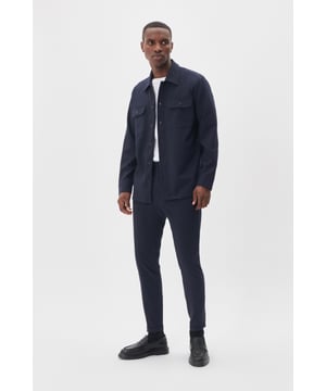 Regular fit,Lange mouwen  Fijne was 30°, niet bleken, niet in de droger drogen, Liggend laten drogen in de schaduw, koud strijken max. 110° C, Professionele natte reiniging (zeer zacht proces)  68% Polyester,29% Viscose,3% Elastaan