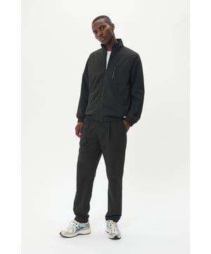 Regular fit,Lange mouwen  Wassen op 30°, niet bleken, niet in de droger drogen, Druipnat ophangen, koud strijken max. 110° C, Droogreiniging  100% Polyester