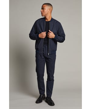 Regular fit  Fijne was 30°, niet bleken, niet in de droger drogen, Druipnat ophangen, koud strijken max. 110° C, Droogreiniging  100% Polyester (Gerecycled)