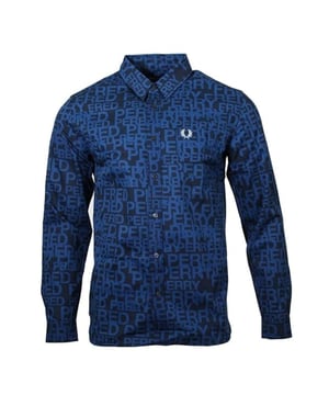Maak je casual garderobe compleet met dit stijlvolle Fred Perry Graphic Text Shirt. De knoopsluiting, kraag en lange mouwen maken het een veelzijdige en tijdloze keuze. Het linkerborstzakje en FP-embleem voegen een vleugje verfijning toe, terwijl de 100% katoenen stof comfort en duurzaamheid garandeert. Perfect voor dagelijks gebruik of voor een chique outfit voor speciale gelegenheden, dit shirt is een must-have voor elke modebewuste man. Mis deze klassieke en hoogwaardige aanvulling op je garderobe niet!