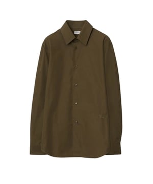 Verrijk je garderobe met het Burberry EKD katoenen overhemd in militairgroen. De klassieke knoopsluiting en lange mouwen maken het perfect voor elke gelegenheid. En vergeet niet het kenmerkende Thomas Burberry-monogram linksonder - een teken van hoogwaardig vakmanschap en stijl. Gemaakt van 100% katoen, is het een comfortabele en stijlvolle aanvulling op je garderobe