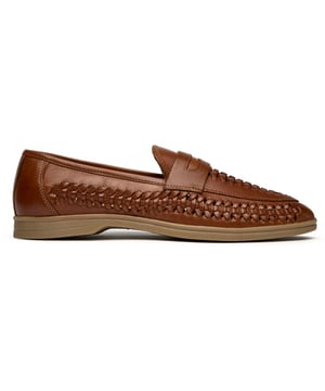 Zapatos Lotus Hanbury marrones para hombre, fabricados en piel y suela de goma. Presentan: parte superior tejida, suela ligera, con un diseño liso y cómodo.