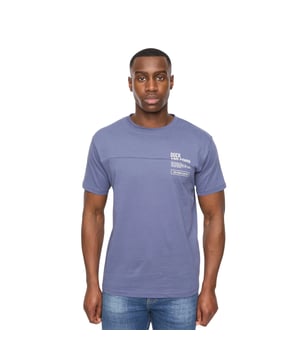 100% Geborstelde Katoen. Stof: Zachte Aanraking. Ontwerp: Achterprint, Logo, Bedrukt, Tekst. Halslijn: Ronde Hals. Mouwtype: Korte Mouwen. Pasvorm: Regular. S: 38 in. M: 40 in. L: 42 in. XL: 44 in. XXL: 46 in.