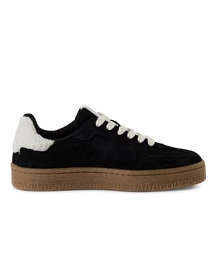 Voeg een vleugje luxe toe aan je dagelijkse stijl met deze modieuze sneakers van Tamaris. Deze veterschoenen zijn gemaakt van een hoogwaardige mix van zacht suède en textiel en hebben comfortabele details van imitatiebont voor extra stijl. Het sportieve silhouet krijgt een strakke, moderne afwerking, waardoor ze perfect zijn voor zowel casual dagen als chique stedelijke uitjes. Bovenmateriaal: Hoogwaardige mix van suède en textiel Voering & binnenzool: Zacht textiel voor de hele dag comfort Buitenzool: Synthetische zool met grip voor zelfverzekerde stappen Haktype & hoogte: Zonder hak, met een zool van 30 mm voor subtiele verhoging Schachthoogte: 6,5 cm Schoentype: Vetersneakers voor dames