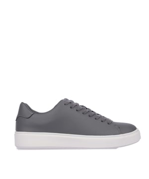 Duck and Cover Kremes Trainers in taupe.- PU leather upper.- Lace up fastening.- Thick flat laces.- Branded tongue label.- Embossed side branding.- Durable sole.- Ref: DC2V124729TPE