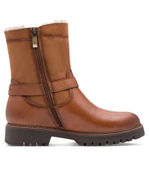 Stoer en comfortabel komen samen in deze leren winter enkellaarsjes van Tamaris. Met een stijlvolle gesp, een rits aan de zijkant, een zachte Touc-It binnenzool en een voering van bont zijn ze perfect voor de winter, comfortabel en stoer. Belangrijkste kenmerken: Bovenwerkmix van leer, textiel en synthetisch materiaal Stijlvolle gesp met ritssluiting aan de zijkant Warme voering van bont Touch-It voetbed past zich aan je voet aan Hak van 40 mm voor een comfortabele lift Duurzame synthetische buitenzool Ideaal voor winter- en casual looks