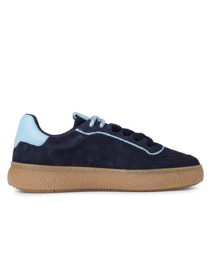 Geef je casual look een stoere touch met deze vetersneakers van Tamaris. Met een bovenwerk van leer en synthetisch materiaal en een comfortabele voering bieden ze zowel stijl als ondersteuning, de hele dag door. Belangrijkste kenmerken: Bovenwerk van een mix van leer en synthetisch materiaal Zachte voering en binnenzool van textiel Vetersluiting voor een stevige pasvorm Hakhoogte van 40 mm in plateaustijl Duurzame synthetische buitenzool Comfortabele voering voor dagelijks gebruik