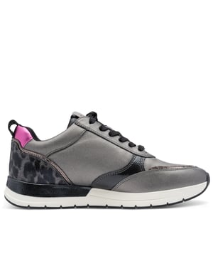 Stap in een opvallende stijl met deze opvallende sneakers van Tamaris. Deze modieuze sneakers zijn ontworpen met een strakke combinatie van textiel en synthetische materialen en hebben zowel een vetersluiting als een ritssluiting aan de zijkant voor extra gemak en een stoere look. De verhoogde zool van 50 mm zorgt voor een subtiele hoogte zonder in te leveren op comfort, terwijl de zachte binnenvoering je voeten de hele dag blij houdt. Of je nu een casual look creëert of flair toevoegt aan je dagelijkse outfit, deze sneakers zijn je nieuwe favoriet. Bovenmateriaal: Textiel en synthetische mix Voering: Textiel en synthetische mix voor ademend vermogen Binnenzool: Gevoerd textiel voor comfort Buitenzool: Duurzaam synthetisch materiaal met grip Platformhoogte: 50 mm Schachthoogte: 7,0 cm Schoentype: Dames vetersneaker met rits aan de zijkant Functie: Comfortabele pasvorm