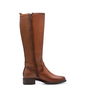 Maak een statement met deze leren knielaarzen van Tamaris, ontworpen met een stijlvol silhouet en comfort in gedachten. De Touch-It binnenzool vormt zich naar je voet, waardoor ze perfect zijn om de hele dag te dragen. Belangrijkste kenmerken: Bovenwerkmix van leer en textiel Ritssluiting over de volledige lengte voor gemakkelijk aantrekken Zachte textielvoering en binnenzool Touch-It voetbed voor aanpasbaar comfort Hakhoogte van 35 mm voor een gestroomlijnde lift Duurzame synthetische buitenzool Ideaal voor rijstijl of modieuze looks