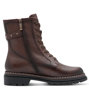 Versterk je streetstyle met deze leren combat boots van Tamaris. Met een stevige plateauzool, vetersluiting en rits aan de zijkant voor extra draagcomfort, leveren ze een stoere look met dagelijks comfort. Belangrijkste kenmerken: Bovenwerk van echt leer Vetersluiting met rits aan de zijkant Zachte textielvoering en binnenzool 30 mm dikke plateauhak Duurzame synthetische buitenzool Ontworpen voor comfort de hele dag