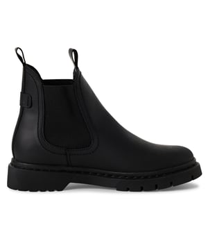 Estas botas Chelsea de piel Tamaris combinan un estilo atemporal con la comodidad para el día a día. Diseñadas con un tacón cuadrado con gran soporte, forro suave y un ajuste clásico al tobillo, son la incorporación perfecta a tu colección de calzado. Características principales: Exterior de piel de primera calidad. Diseño de bota Chelsea sin cordones. Plantilla y forro textil suave. Forro Comfort-Lining para mayor comodidad. Tacón cuadrado de 30 mm para mayor equilibrio y sujeción. Altura de la caña: 13 cm. Suela exterior resistente de material mixto.