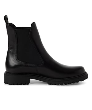 Stilvoll unterwegs mit diesen Tamaris Chelsea Boots aus Leder – perfekt für Komfort und Vielseitigkeit. Mit hohem Schaft, Blockabsatz und weichem Fußbett sind sie perfekt für den ganzen Tag. Hauptmerkmale: Obermaterial aus echtem Leder Klassischer Chelsea-Boot zum Hineinschlüpfen Weiches Textilfutter und Innensohle TOUCH-IT-Innensohle passt sich Ihrem Fuß an 30 mm Blockabsatz für Stabilität Schafthöhe: 16 cm Strapazierfähige Synthetik-Laufsohle