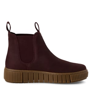 Deze leren Chelsea boots van Tamaris bieden een perfecte mix van klassieke stijl en modern comfort. Dankzij het instapmodel en de comfortabele voering zijn ze ideaal voor dagelijks gebruik. Belangrijkste kenmerken: Bovenwerk van echt leer, Chelsea boots die makkelijk aan te trekken zijn, Zachte textielvoering en binnenzool, Hakhoogte van 40 mm voor subtiele lift, Schachthoogte: 11,5 cm, Duurzame synthetische buitenzool, Comfort-voering voor de hele dag ondersteuning.