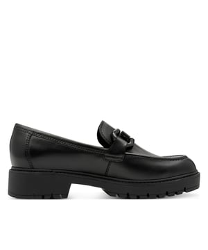 Deze leren damesloafers van Tamaris combineren een moderne stijl met langdurig comfort. Dankzij de slanke plateauzool en het gemak van instappen zijn ze ideaal voor dagelijks gebruik of een casual uitje. Belangrijkste kenmerken: Bovenwerk van echt zwart leer Comfortabel instapmodel Textiel- en synthetische voering voor ademend vermogen Gevoerde synthetische binnenzool 40 mm plateauhak voor subtiele lift Duurzame synthetische buitenzool Schachthoogte: 6,0 cm