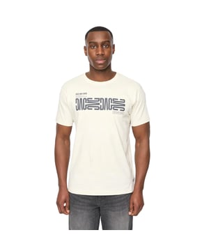 100% Angerauhte Baumwolle. Gewebe: Weiche Haptik. Design: Logo, Puff-Print, Aufschrift. Passform: Regulär. Rundhalsausschnitt. Kurzärmlig. S: 93,98 cm. M: 102 cm. L: 109 cm. XL: 116,84 cm. XXL: 124,46 cm.