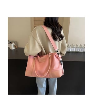Grote reisbagage  
Materiaal: Polyester  
Afneembare schouderband  
Geïmporteerd  
Eigen hoogte: 29 cm  
Eigen breedte: 17 cm  
Eigen lengte: 44 cm  
Ontworpen voor vrouwen
