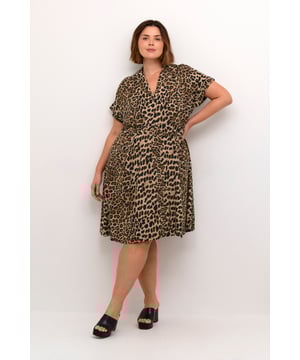Regular fit,Onder de knie,Korte mouwen  Fijne was 30°, niet bleken, niet in de droger drogen, Liggend laten drogen in de schaduw, koud strijken max. 110° C,.  100% Viscose (LENZING™ ECOVERO™)