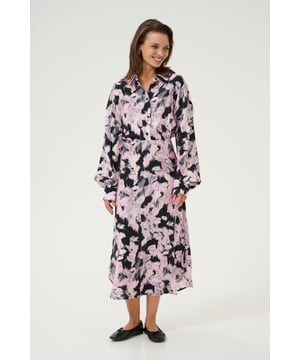 Regular fit,Midi lengte,Lange mouwen  Fijne was 30°, niet bleken, niet in de droger drogen, Druipnat ophangen in de schaduw, warm strijken max. 150° C,   80% Viscose,20% Polyamide